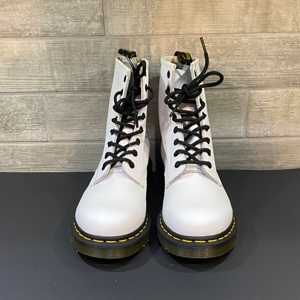 NWOT Dr. Martens 1460 SMOOTH LEATHER LACE UP BOOTS-White- Women's‎ Size 8 - Picture 3 of 12